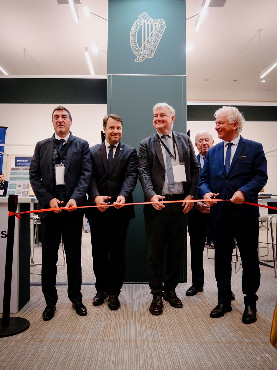 IrlEmbParis's tweet photo. ⛴️L'Irlande étant la nation à l'honneur, la Team Ireland était au premier plan lors de l'inauguration de la #Seatech Week 2024, un événement dédié à la recherche et la technologie marine et maritime à Brest, avec @NMCI_Ireland @IMDOIreland @Entirl @MarineInst @UL. https://t.co/cjcj3KIfek