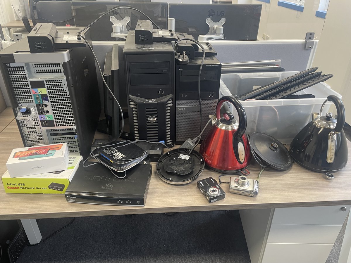 alanwhitedesign's tweet image. ♻️ WEEE Recycling at AWD ♻️
E-waste is one of the fastest growing waste streams globally. We’ve partnered with @CCLRecycling to help us responsibly dispose of our waste and prevent items going to landfill.
#Sustainability #EwasteRecycling #CloudTransition #GreenEngineering #AWD