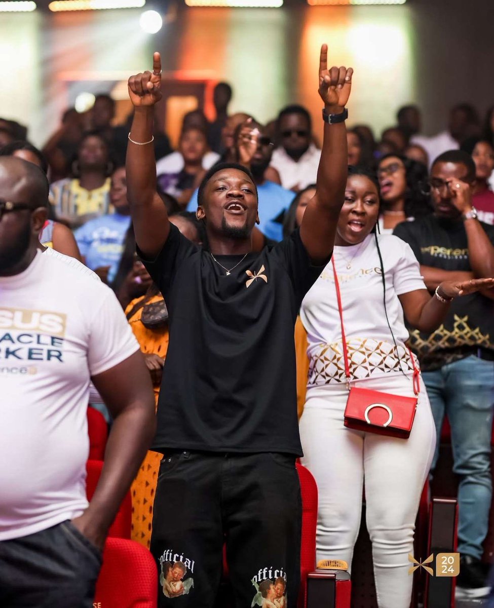 Scripp_T's tweet photo. JESUS IS WORTH THE PRAISE! #TheExperienceConference https://t.co/GpQiKdABda