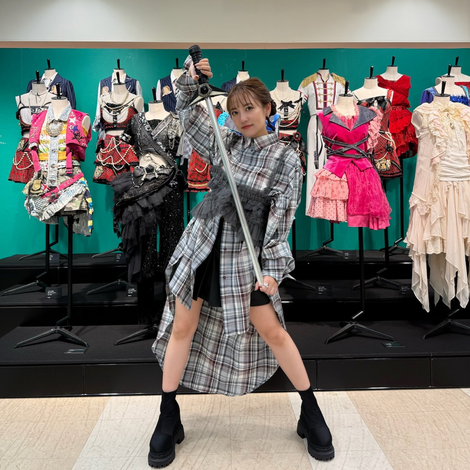 AKB48 大丸 衣装展 ガチャ 衣装生地 シュシュ 白リボン AKB48 大丸 衣装展 ガチャ 衣装生地 シュシュ 白リボン - メルカリ