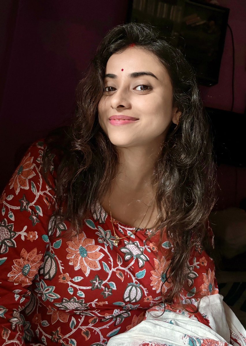 SingerShreyasi's tweet photo. শুভ কোজাগরী লক্ষ্মী পূজার প্রীতি ও শুভেচ্ছা জানাই সবাইকে ❤️🙏🏼✨😊🧿 https://t.co/cCafawNUEF