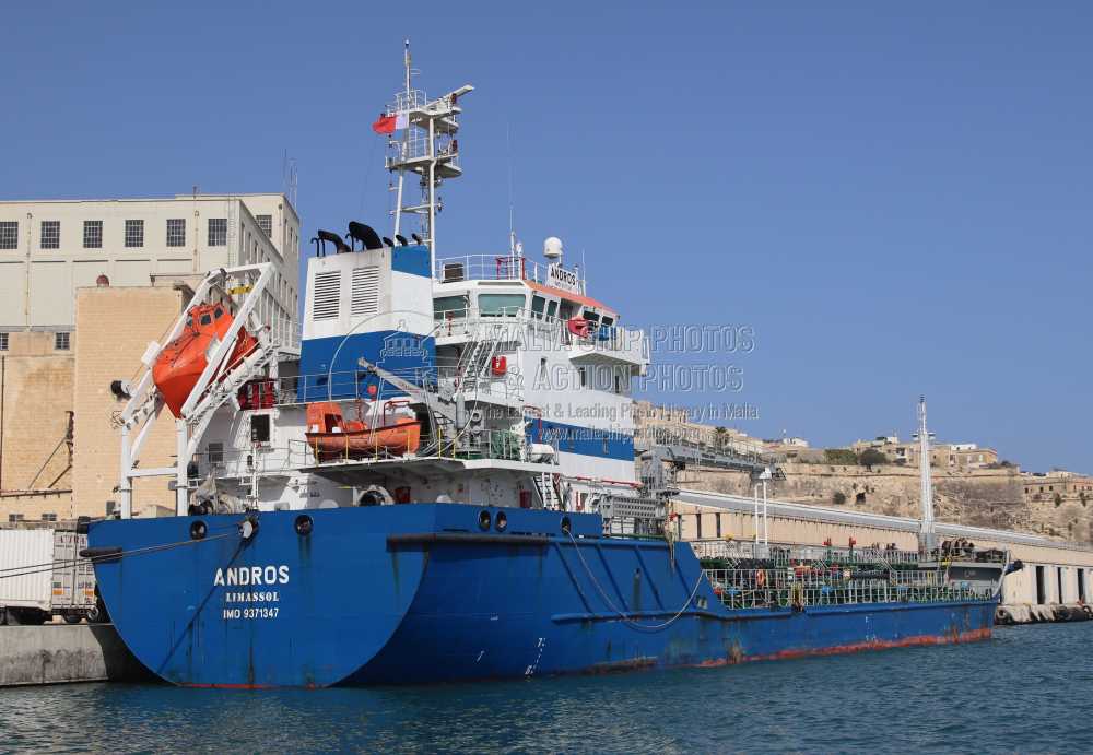 Shipguru's tweet photo. #Chinabuilt #bunkeringtanker #ANDROS #berthed at #grandharbourmalta - 23.10.2023 - https://t.co/nfgboxc3g3 - NO PHOTOS can be used or manipulated without our permission @Rich_Ships @ShipsInPics @ShippingMag @ShippingMagnate https://t.co/26MpAjrw2z