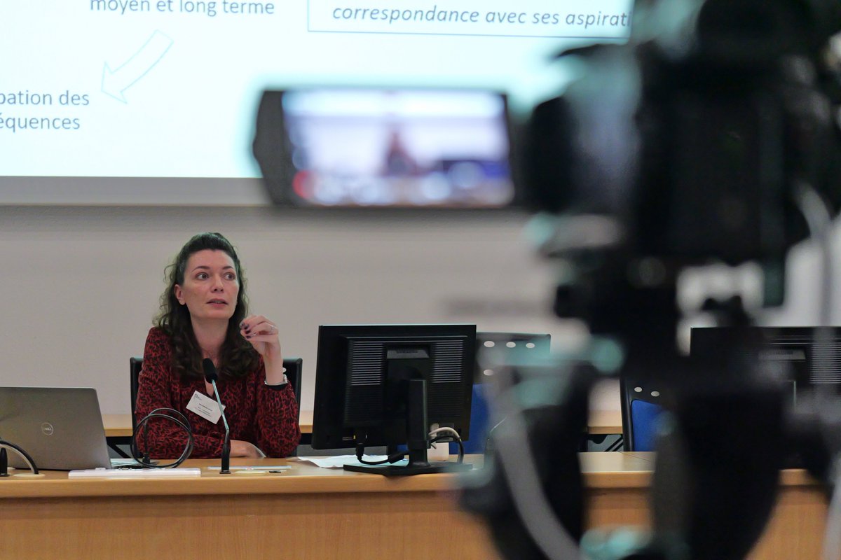 acnancymetz's tweet photo. Comment parler des métiers selon le développement cognitif des adolescents ? Séminaire à destination des #psyEN EDO de @acnancymetz organisé par le SAIO sur le thème de la #découvertedesmétiers et animé par Kimberley Brioux, maître de conférence en psychologie du développement https://t.co/XZSep0Tpdv