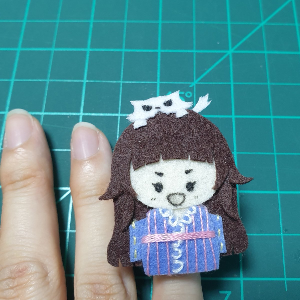 MiE_SB69's tweet photo. 実は、このちっちゃいフェルトのまりまりは、指人形��作りたくて作り出したものです。ちょっと手入れして完成しました🌟
ベルクロを使ったので親指から小指までどこにでもOK！
メンバー全員作って指に全部飾りたい!!けどまた作りたい気分になるまでずいぶんかかりそう...
#SB69ファン創作
#SB69手芸部 https://t.co/0EdoLKTOs0