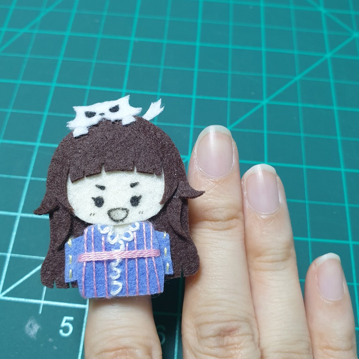 MiE_SB69's tweet photo. 実は、このちっちゃいフェルトのまりまりは、指人形��作りたくて作り出したものです。ちょっと手入れして完成しました🌟
ベルクロを使ったので親指から小指までどこにでもOK！
メンバー全員作って指に全部飾りたい!!けどまた作りたい気分になるまでずいぶんかかりそう...
#SB69ファン創作
#SB69手芸部 https://t.co/0EdoLKTOs0