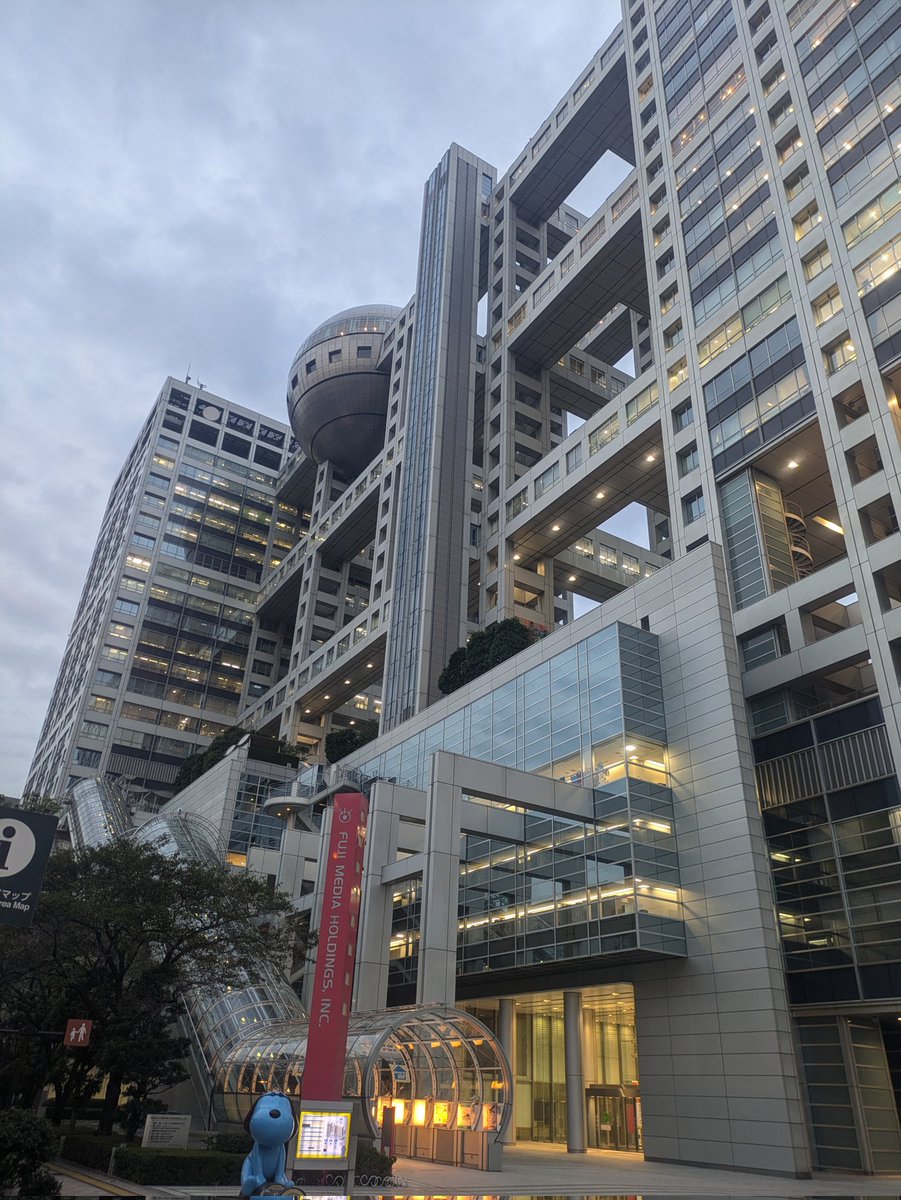 TaiHusky's tweet photo. Managed to take a few pics of Digimon locations and the Gundam today. https://t.co/wQyMYDUUHa