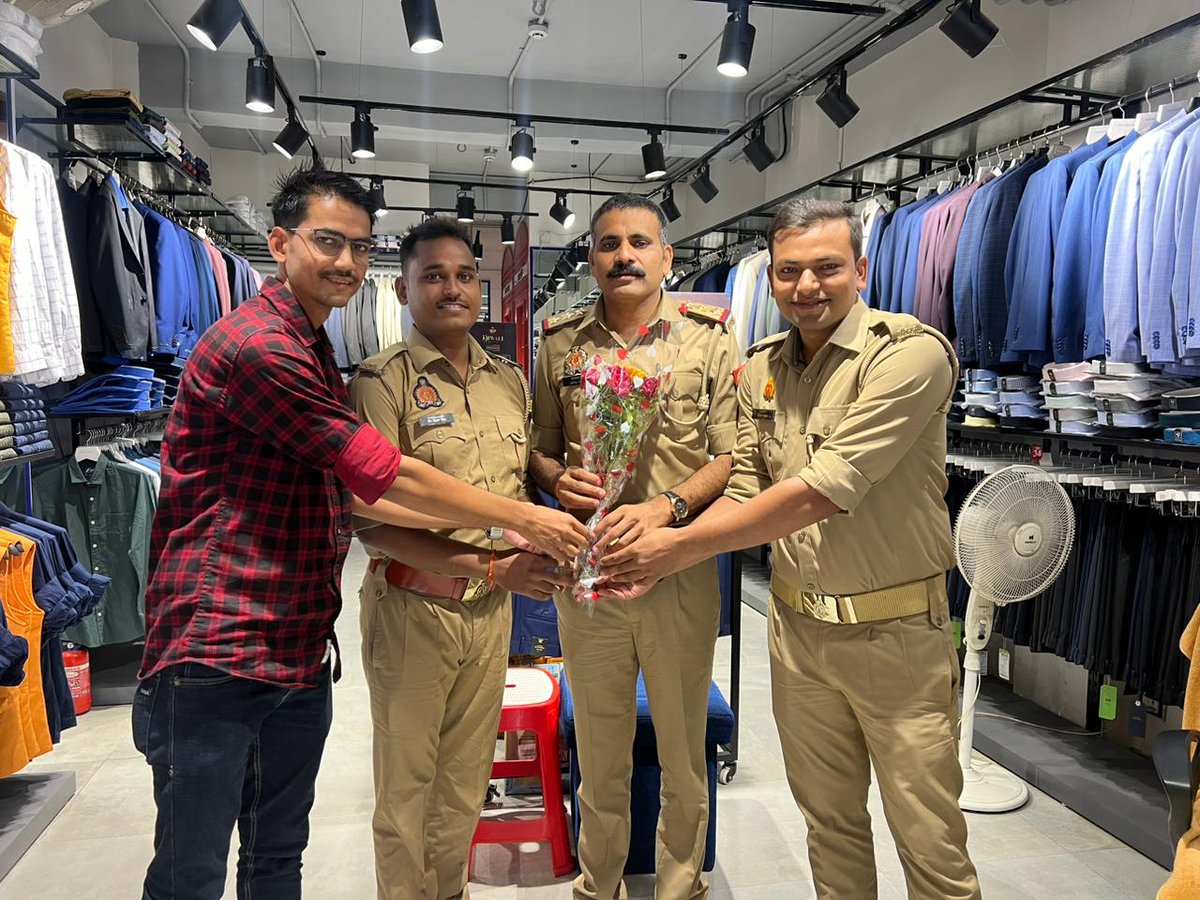 vikramveersingh's tweet image. @DharmrajUpadh12 सर के साथ आज सुल्तानपुर में।🙏🙏