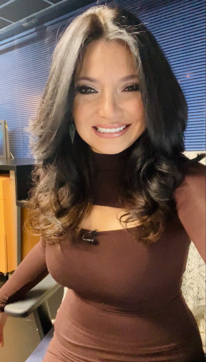 CecyDelCarmenTV's tweet photo. Feliz miércoles mis amores.  Happy Wednesday 🥰 #mawx #riwx #NewEngland #FallInEngland #bilingual #meteorologabilingue #salvadoreña #meteorologasalvadoreña https://t.co/HrfeCOZNM4