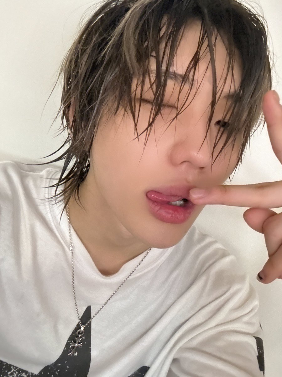 TNX_twt's tweet photo. 🫠💦💦

#THENEWSIX #TNX #더뉴식스
#천준혁 #JUNHYEOK https://t.co/PIahK0WQbh