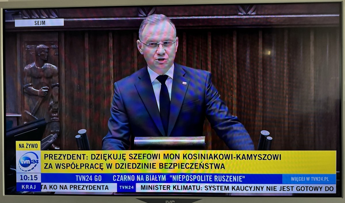 MirekRozanski's tweet photo. Panie prezydencie po 2015 roku,przypominam panu, nastąpiło:
-WSTRZYMANIE modernizacji SZ RP do 2018 roku!
-zerwanie kontraktu na śmigłowce wielozadaniowe !
-zdewastowanie kadrowe i sprzętowe wojsk operacyjnych!
-wycofanie sie z roli państwa ramowego w Eurokorpusie!
-wycofanie się z programu uzyskania zdolności tankowania w powietrzu, tak potrzebnego dla posiadaczy samolotów nowej generacji!
-usuniecie z armii kadry, często wykształconej za granica, która doświadczenie zdobywała podczas misji i służby w strukturach NATO!
Dokonał tego poseł Macierewicz, a pan jak Zwierzchnik SZ odpowiada za to.