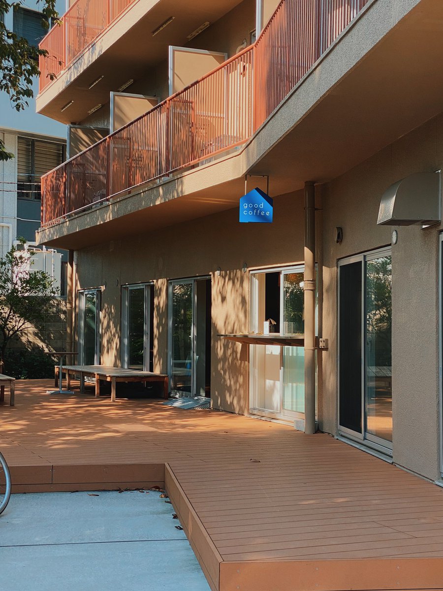 お洒落なリノベーション物件で有名なgoodroomのカフェ☕
ほうじ茶ラテが激うまだった...!!!!

フードメニューも美味しそうだから
次回リベンジ！

 #goodcoffee #学芸大学 #学芸大学カフェ #東横線カフェ