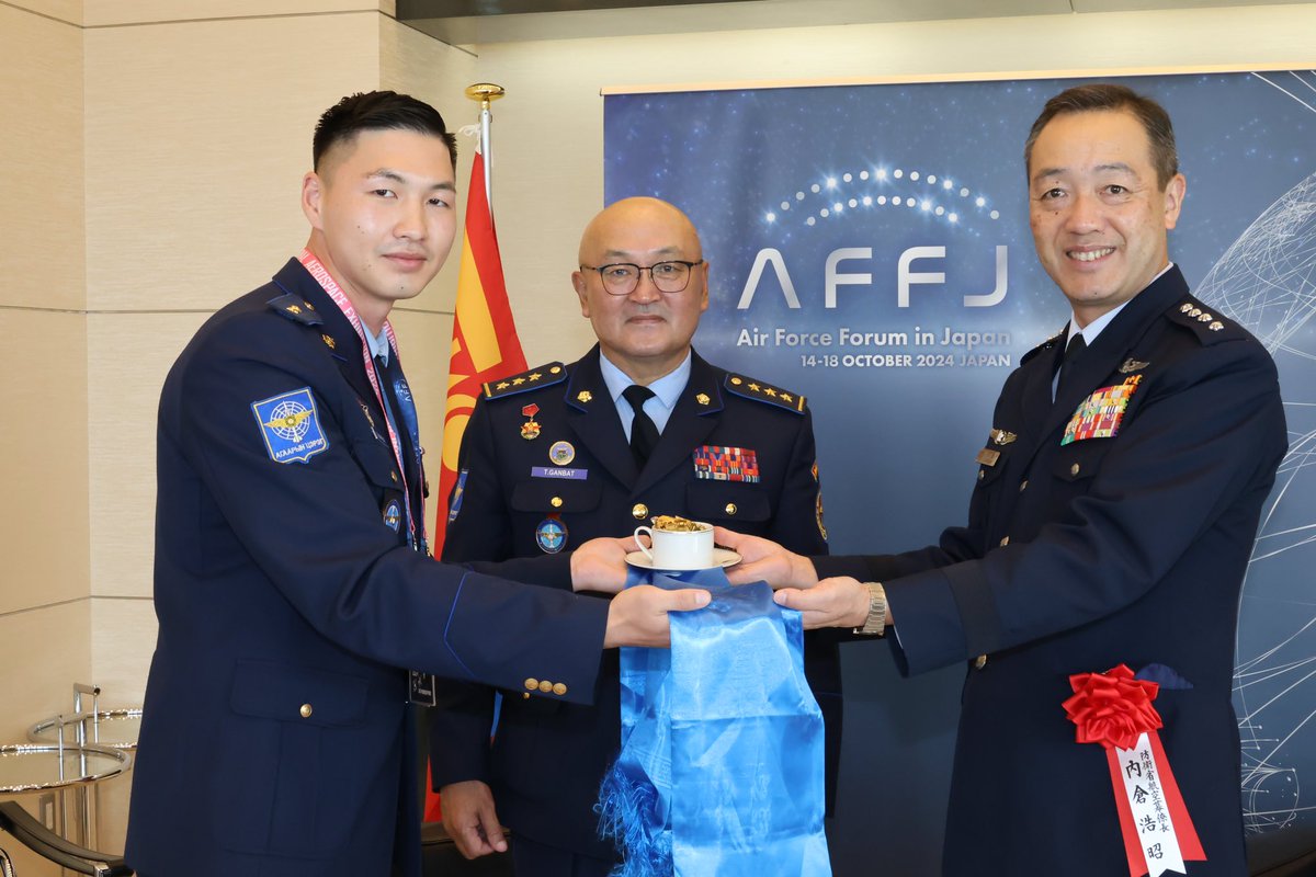 #AFFJ Day 3, #GenUchikura and air chiefs visited “Japan International ...