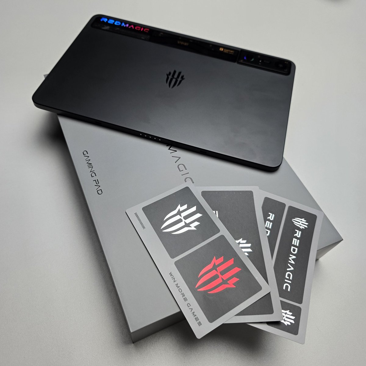 redmagicgaming's tweet photo. Does it come with stickers tho? https://t.co/Y9aC7QtJSH