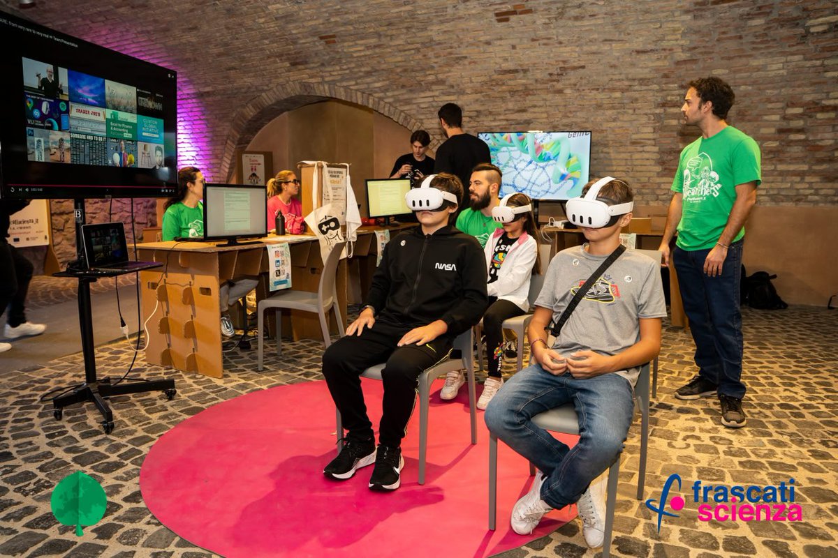BFXMazzaLab's tweet photo. Dopo il grandissimo successo della Notte dei Ricercatori, siamo pronti per la nostra prossima tappa:   

📅@MakerFaireRome - dal 25 al 27 Ottobre a #Roma -Gazometro Ostiense. 

Unisciti a noi in un viaggio immersivo nella #RealtàVirtuale per scoprire le #MalattieGeneticheRare. https://t.co/yCLA8uRjUn