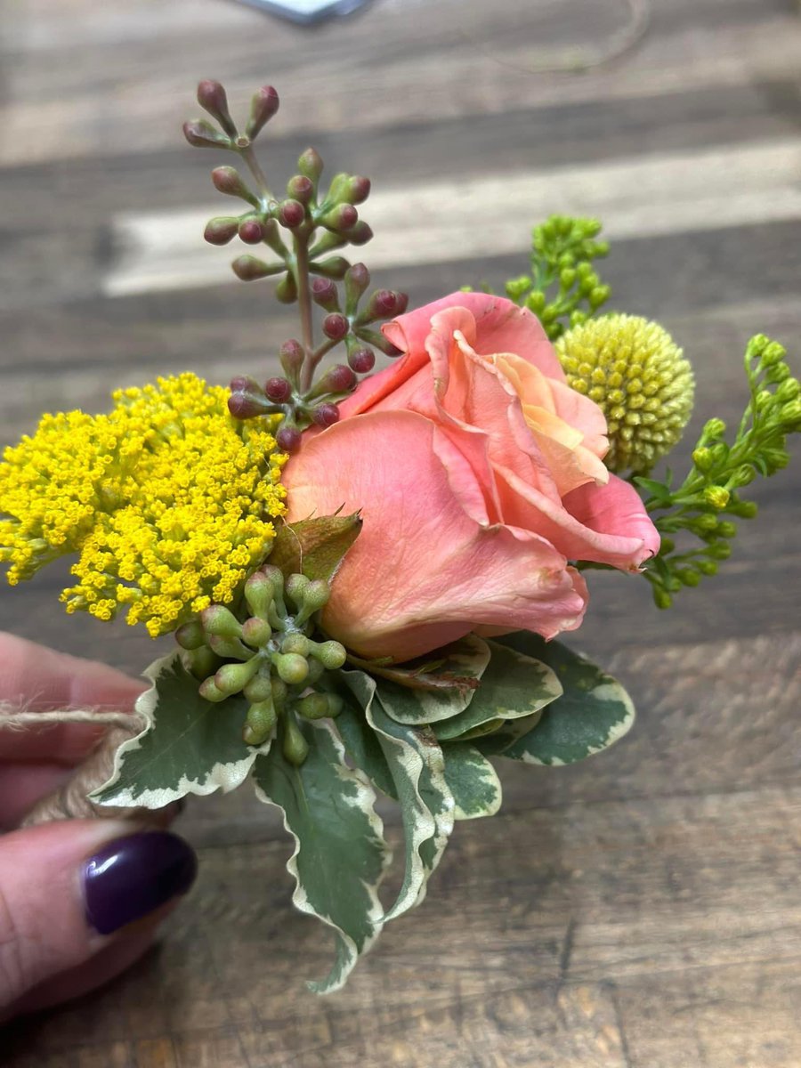 Such pretty little flowers! 

🧡💛💚

Loving the colour combination of this buttonhole.
#audreyasquithflorist #buttonhole #groom #wedding #ido #prettylittlething #itsthelittlethings #misspiggy #coral #craspedia #achillea #eucalyptus #welovewhatwedo #ordernow