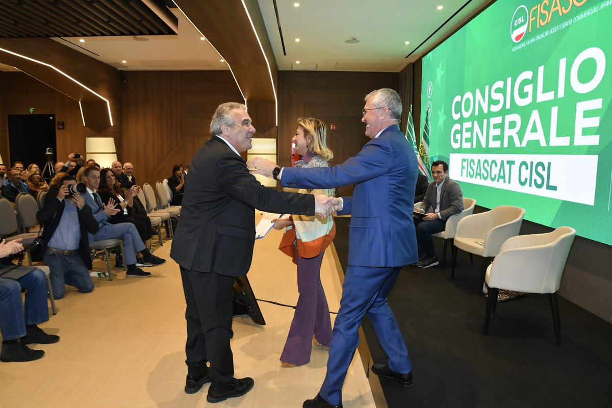 CislNazionale's tweet photo. Il Segretario Generale della Cisl, Luigi Sbarra oggi a Roma all’iniziativa sul “Futuro del lavoro in Italia e in Europa”, nel quadro del Consiglio Generale della @FisascatCisl75 . Il leader della Cisl sarà intervistato, a conclusione dei lavori,  dalla giornalista Monica Setta. https://t.co/g6tMNUNvYh