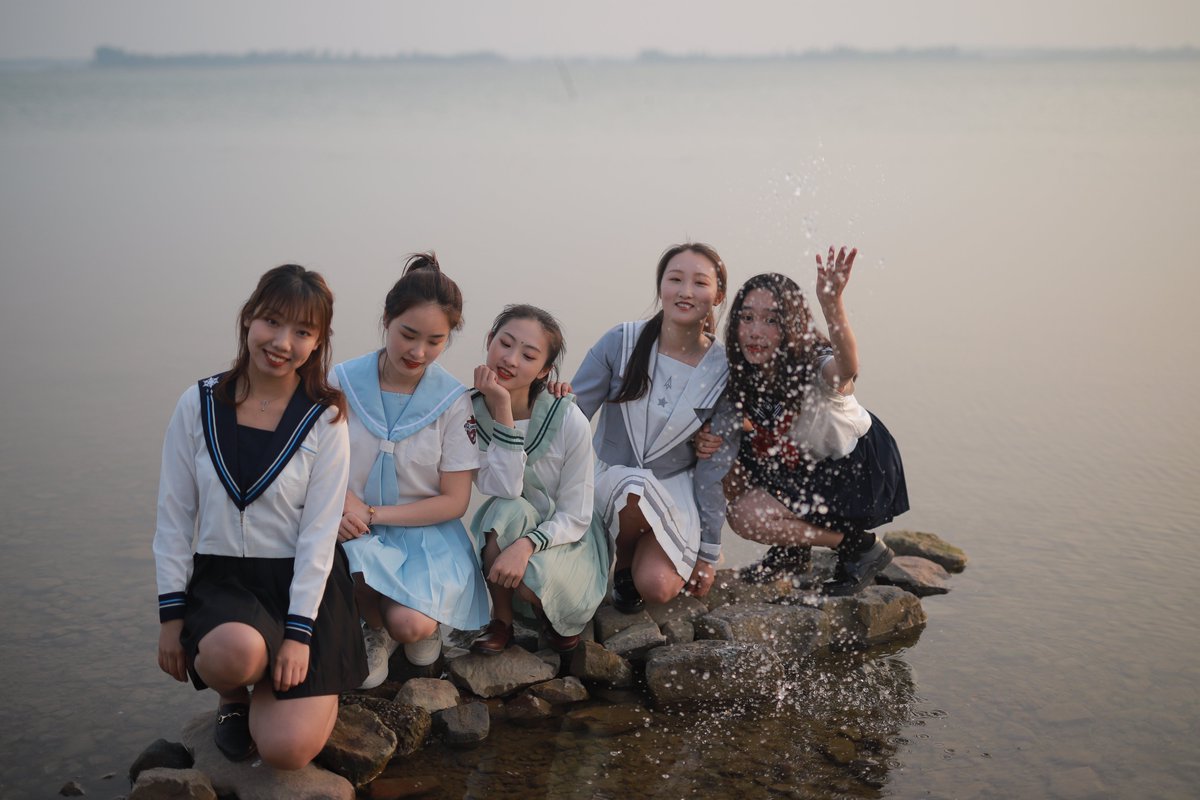 毕业小姐姐写真[570P+3.06G] #眼镜娘 #眼镜妹 #毕业照 #女大学生 #写真 
No.101414 预览全套尺度看置顶或私信 投稿：@007share 
眼镜娘圈子：https://t.co/VSeJDJ4qxz https://t.co/rEqWbSqvpJ