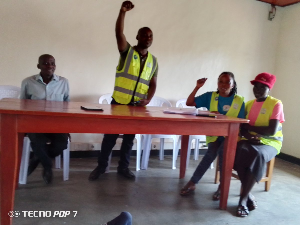 RYVCPMukoSector's tweet photo. 1/2
None kuri Uyu wa 16/10/2024
#Muko_Youth_Volunteers Twagiranye Inama na bagize Komite ya #Musanze_Ryvcp District ku rwego rw'Akarere ka Musanze ndetse na #Afande #DPCEO_Musanze_District 
Turi kwibutswa inshingano ya #RYVCP Muri Uku Kwezi kwahariwe Ibikorwa By' Ubukorerabushake https://t.co/Ix1XX7TNl5