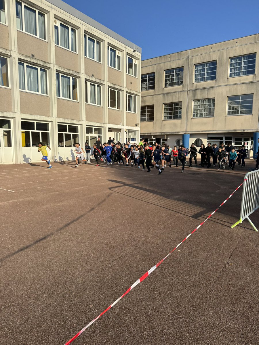 ClgThelle's tweet photo. 🏃🎖️🏃Cross du college édition 2024/2025🏃‍♀️🎖️🏃
#cross #collegeduthelle #meru #oise #education #sport #acamiens https://t.co/ngntIDuwxu