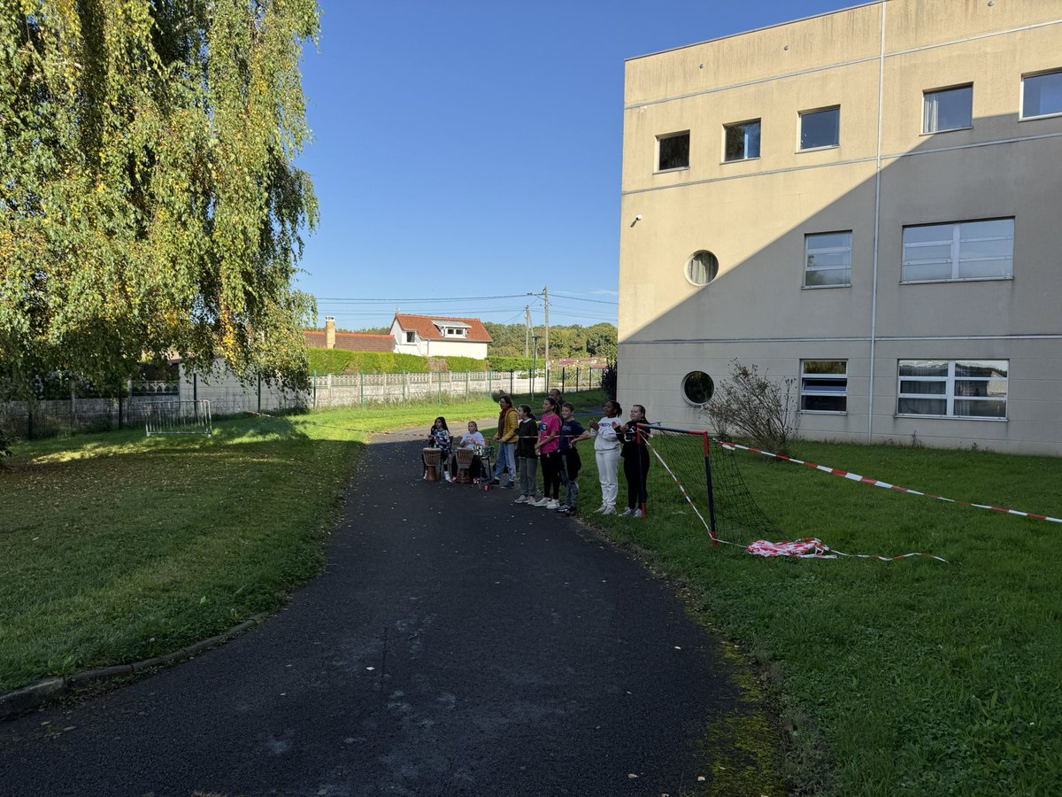 ClgThelle's tweet photo. 🏃🎖️🏃Cross du college édition 2024/2025🏃‍♀️🎖️🏃
#cross #collegeduthelle #meru #oise #education #sport #acamiens https://t.co/ngntIDuwxu