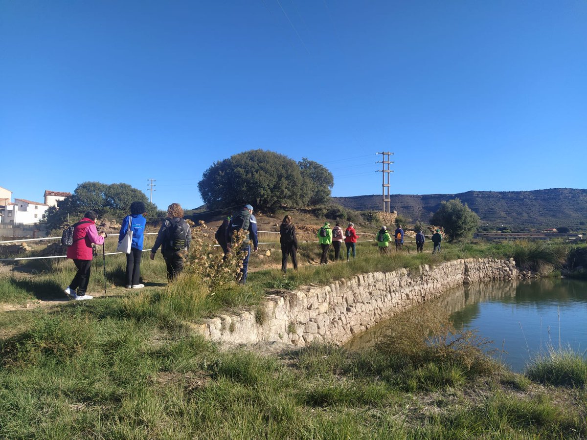 ataditeruel's tweet photo. En ATADI #MoraDeRubielos caminamos a diario, pero al menos una vez al trimestre hacemos una #ruta senderista más larga. En esta ocasión llegamos hasta el #MasDePerales. Hizo una mañana estupenda ☀ #senderismo #atadi #caminar https://t.co/XtiQpERIlG