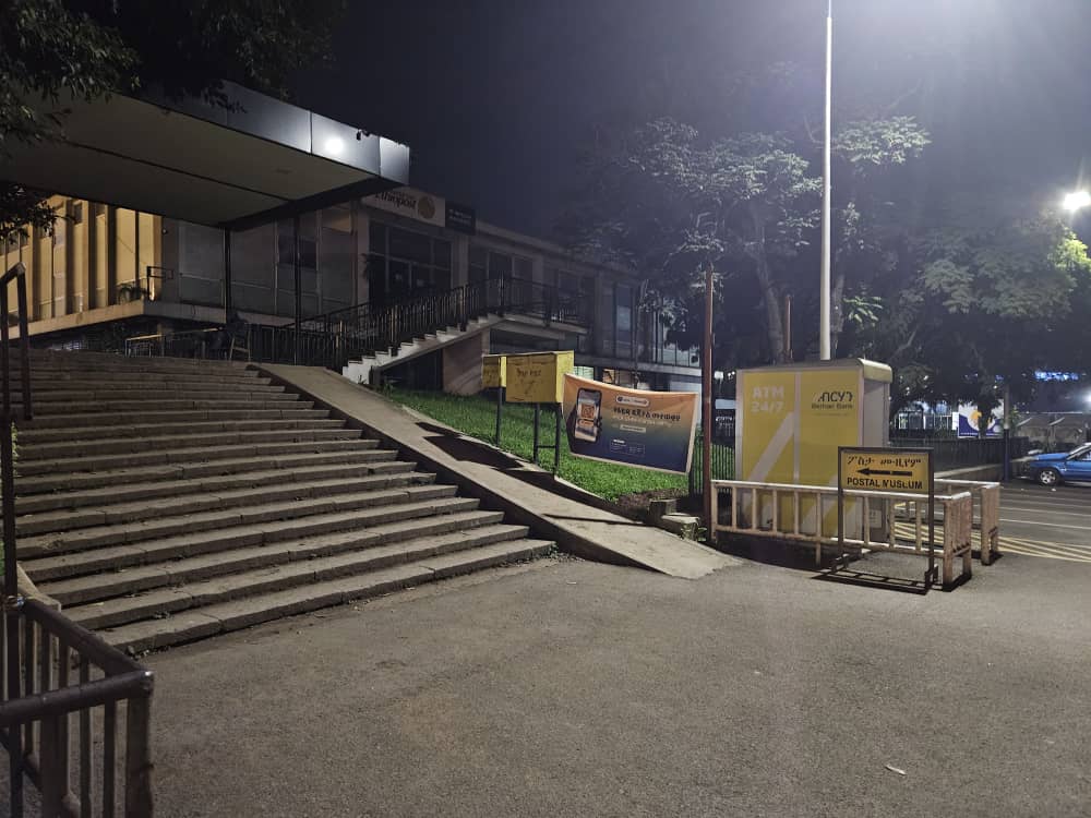 ፋይዳ የሌለው ጋዳላ = ሸርተቴ 
ባልጠፋ ቦታ ! 
Slide is not a ramp!