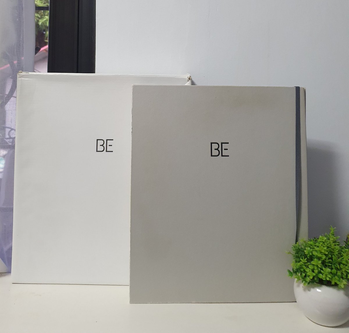 ParkJiminCart's tweet photo. (PAUBOS SALE) BTS BE Photocard Binder⚘️

💎 300 php only
❌️ Brand New Price: 2k plus

❗️With stains on the front and side cover, hence the price. Please check photos. 7/10 condition.

❗️ Photocards NOT Included

💳 GCash/BPI/PayMaya
🚚 Shopee Checkout

#ParkJiminCartOnhand https://t.co/V9QpWjI6X7