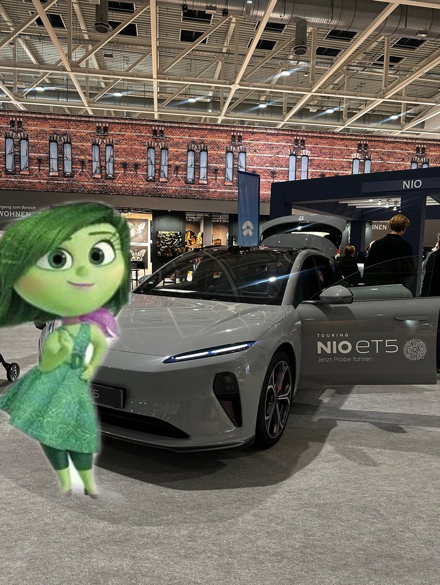Jetzt wo Riley Fahrstunden nimmt brauchen wir ein cooles und sicheres Auto. Bei <a href="/NIODeutschland/">NIO Deutschland</a> sind wir da richtig. 
<a href="/NIOGlobal/">NIO</a> 
#infa2024 #Ekelkauftein #Ekelfährtgrün