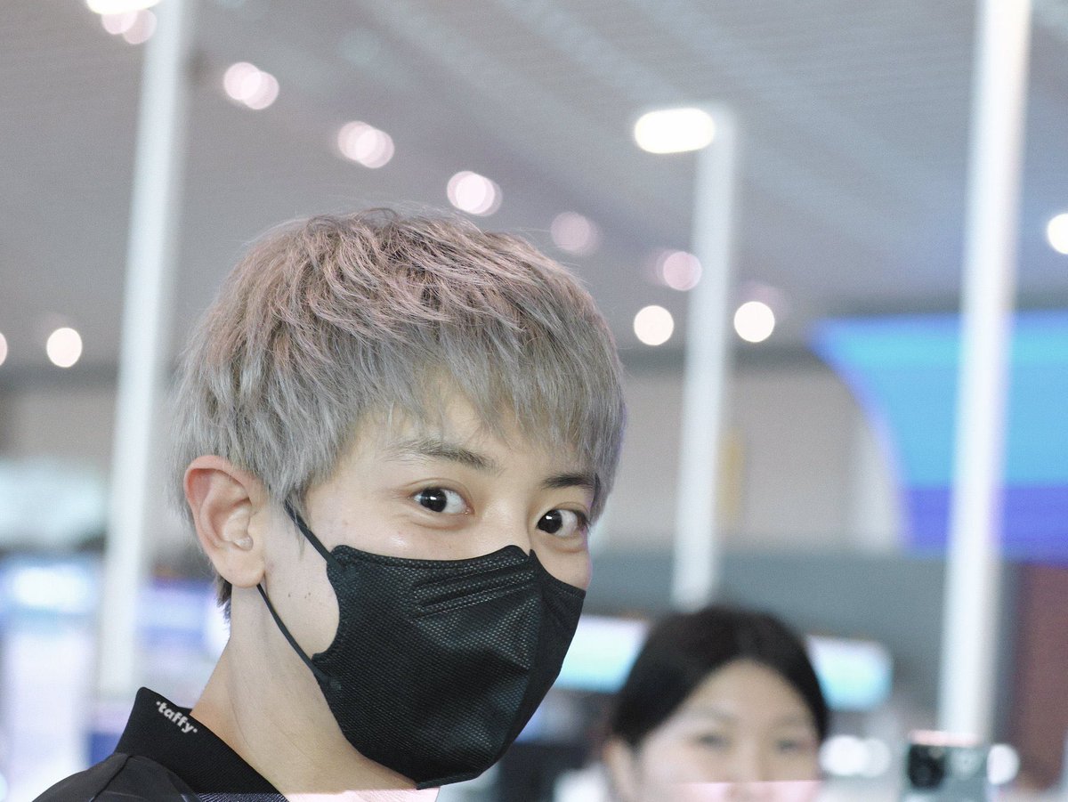 bmariaerigom's tweet photo. CHANYEOL LOOK SO EXCITED?!?! LOOK AT THAT SPARKLING EYES 😳 https://t.co/mnqB69ciCV