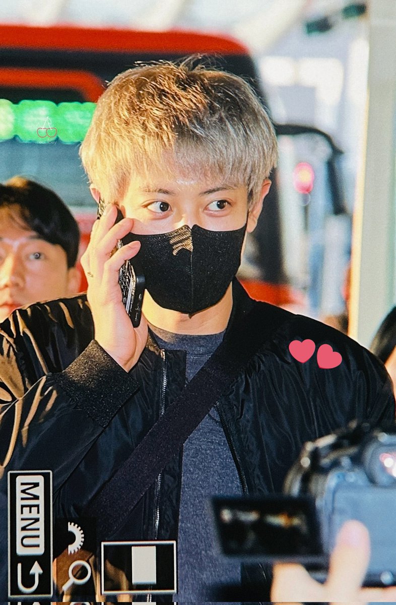 bmariaerigom's tweet photo. CHANYEOL LOOK SO EXCITED?!?! LOOK AT THAT SPARKLING EYES 😳 https://t.co/mnqB69ciCV