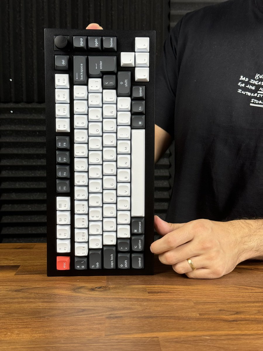 We worked with <a href="/KeychronMK/">Keychron</a> to make their new Q1 Hall effect available in ISO ES.

Now in stock on our site ✅

eloquentclicks.com/collections/ne…