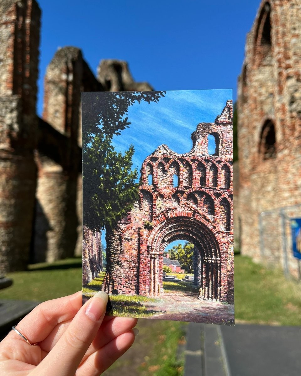 VisitColchester's tweet photo. We❤️St Botolph's Priory in the Autumn light☀️🍂 With it's beautiful arches and towering height, you can only imagine how impactful this site would have been in the 11th Century✨
#StBotolphs is an @EnglishHeritage site in #Colchester #Essex and free to visit! https://t.co/8zQGCZeQOW