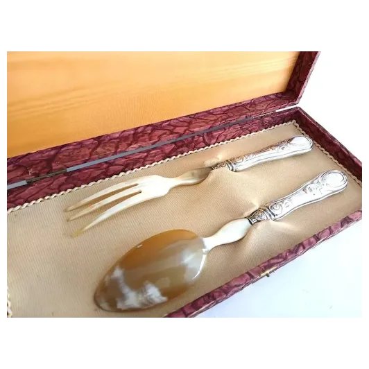 ValRubylane's tweet image. Silver 800 Serving cutlery Baroque set big FORK &amp;amp; big SPOON for serving vegetables, salads and side dishes Original 1950s In gift box

rubylane.com/item/2239412-1…

#WEDDINGGIFT #SERVINGFORK #SILVERFORK #SERVINGSPOON #SILVERSPOON #FORK #SPOON #MADEINITALY #SILVER #SILVER800