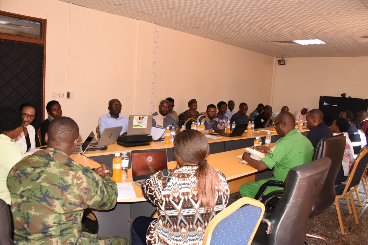 Umuyobozi w'Akarere wungirije <a href="/MUKAMANAMarcel1/">MUKAMANA Marceline</a>  yayoboye inama ngaruka gihembwe y'ihuriro ry'abafatanyabikorwa bafite mu nshingano kurinda no kurengera umwana yateguwe kubufatanye na <a href="/HopeandHomesRW/">Hope and Homes for Children Rwanda</a> . <a href="/RwandaGender/">Ministry of Gender & Family Promotion | Rwanda</a> <a href="/RwandaLocalGov/">Ministry of Local Government | Rwanda</a> <a href="/Rwanda_Child/">National Child Development Agency | Rwanda</a> <a href="/RwandaEast/">𝐄𝐚𝐬𝐭𝐞𝐫𝐧 𝐏𝐫𝐨𝐯𝐢𝐧𝐜𝐞 | 𝐑𝐰𝐚𝐧𝐝𝐚</a>