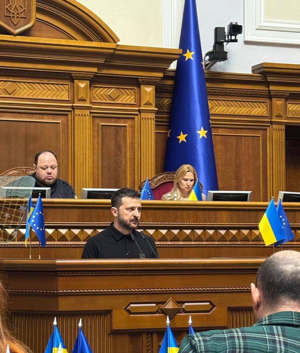 ‼️ BREAKING: Zelenskyy presented a plan for Ukraine's victory in the Verkhovna Rada

▪️ The plan consists of five points and three secret annexes.

▪️ The first point is to invite Ukraine to NATO. The second is defense. The third is deterrence. The fourth is strategic economic