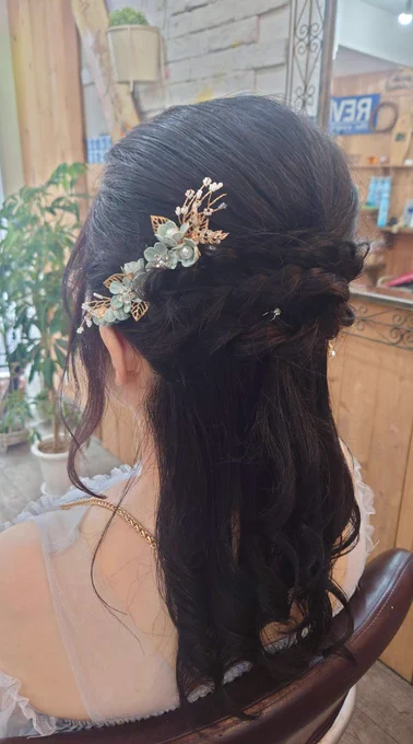 出版社のパーティヘアメイク集コロナ後でやっと復活してきましたがまだ雑誌単位、レーベル単位なので出版社単位での祝賀会もどってくるといいな会場は雑誌単位でもすごく豪華だけどやっぱり別雑誌の尊敬する作家様をお会いできるので来年もどこかのパーティに参加できますように#出版社 #祝賀会 