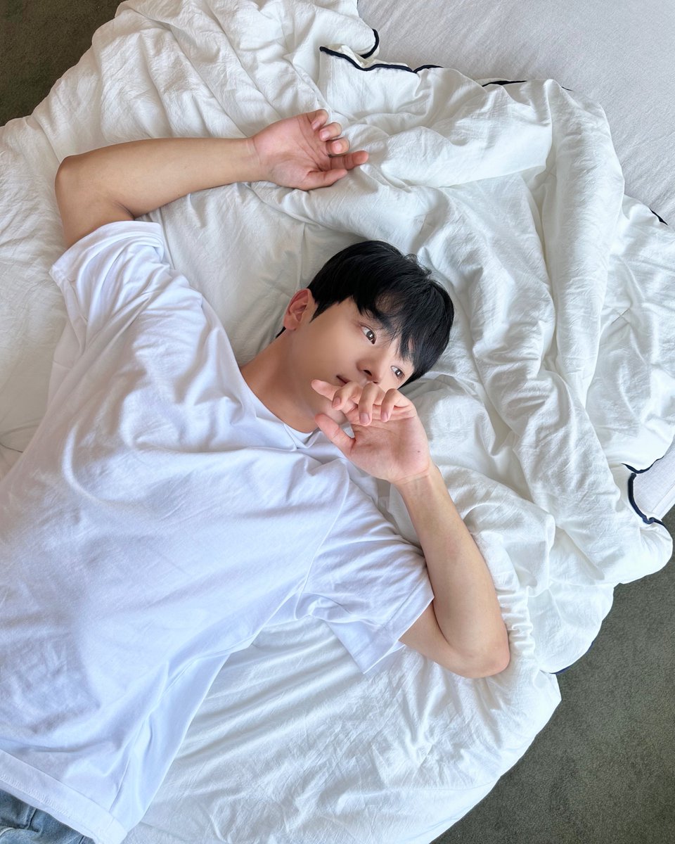 woooojinn's tweet photo. [#우진] Let’s take a nap🛌 https://t.co/wOGXThh8U8