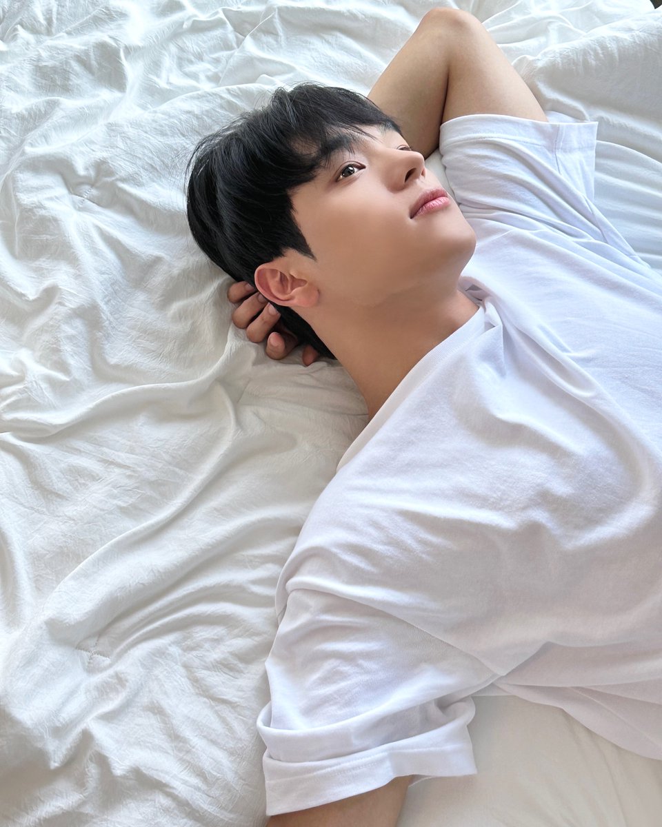 woooojinn's tweet photo. [#우진] Let’s take a nap🛌 https://t.co/wOGXThh8U8