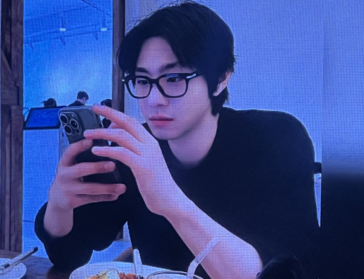 aboutP95's tweet photo. 이런 바이브 너무 사랑한다고 느좋 미쳤음
안경x안효섭x블랙✨️ https://t.co/okgpC0asB1
