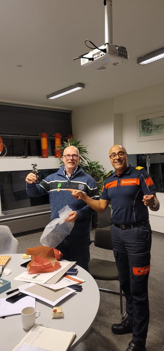 MostaphaNazih's tweet photo. Gisteravond hebben we afscheid genomen van Jean Paul M, Postcommandant Middenmeer/HK. Na 16 jaren brandweerdienst waarvan 8 jaar Postcommandant vond paul het tijd om het stokje over te dragen. Het was een gezellige avond met álle postcommandanten van Noordkop.❤️
Jean Paul 🙏🏻💐🫡 https://t.co/WA0VyCt4sI
