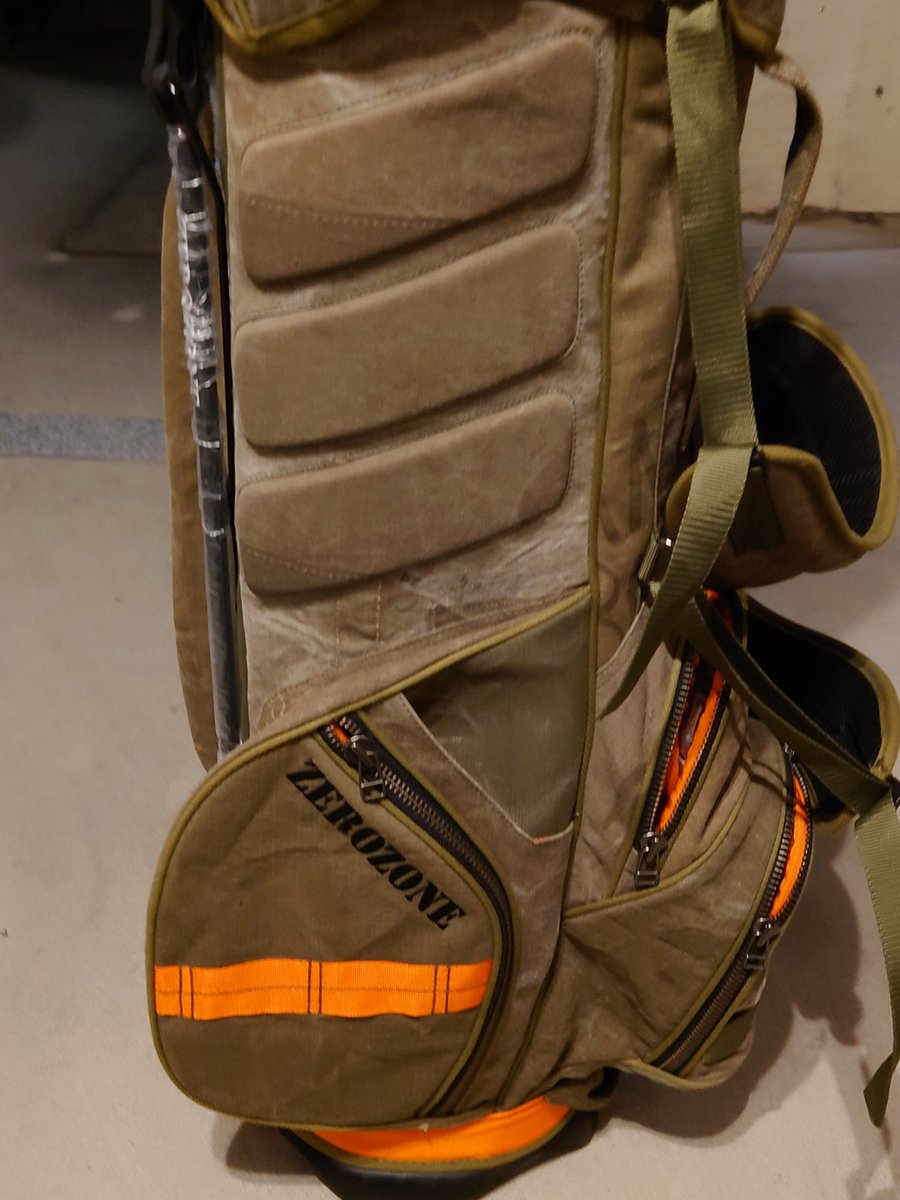 shinkoro1000rr's tweet image. お疲れ様でした🙋
二度手間•••••三度手間な事ばかりで疲れました😞

で新しいゴルフバッグか届いた🎶
本当に米軍払い下げの生地らしく、ダメージや糸の解いた後なんかもありますね🤔
軽くて強そう🤔
グリーンカーキ系無しのほぼ単色生地のを選びました👌
#ZEROZONE