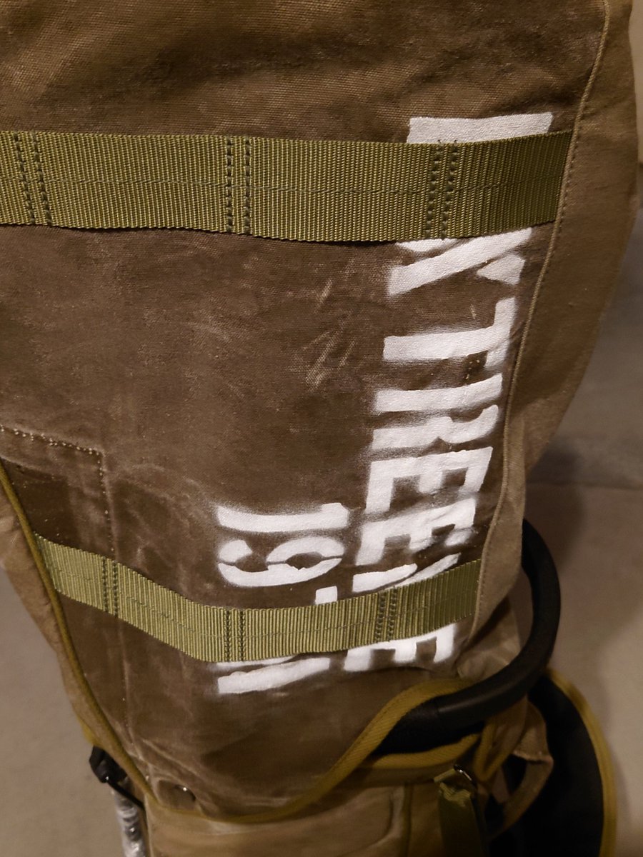 shinkoro1000rr's tweet image. お疲れ様でした🙋
二度手間•••••三度手間な事ばかりで疲れました😞

で新しいゴルフバッグか届いた🎶
本当に米軍払い下げの生地らしく、ダメージや糸の解いた後なんかもありますね🤔
軽くて強そう🤔
グリーンカーキ系無しのほぼ単色生地のを選びました👌
#ZEROZONE