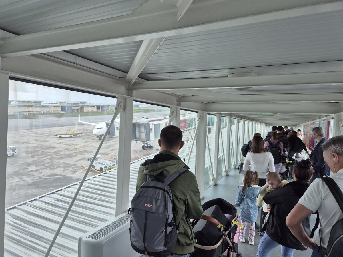 colinoutnabout's tweet photo. How we love #Ryanair the nearest human experience to understanding how sheep feel when the are being herded. Joining a boarding queue as the plane arrives full of passengers. 15 min wait before the plane is ready. Just need the sheep dogs... https://t.co/UdvggWjYsy