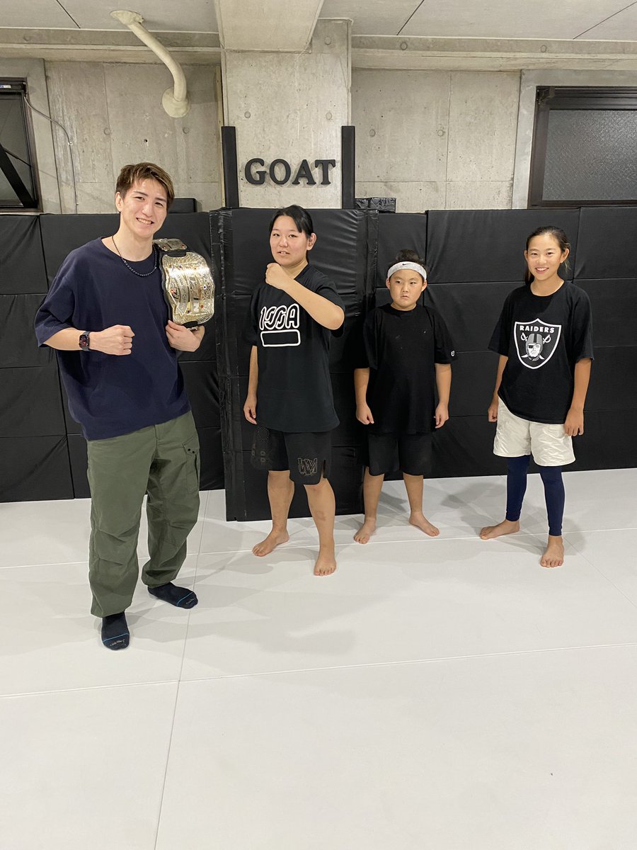 greateofalltime's tweet photo. 直樹がベルトを持ってきた‼️
#RIZIN
#天王町
#sonicsquad
#保土ヶ谷
#MMA
#格闘技
#kickboxing
#キックボクシング
#柔術
#ブラジリアン柔術
#fitnees
#フィットネス
#井上直樹 https://t.co/X8jOSVHkUX