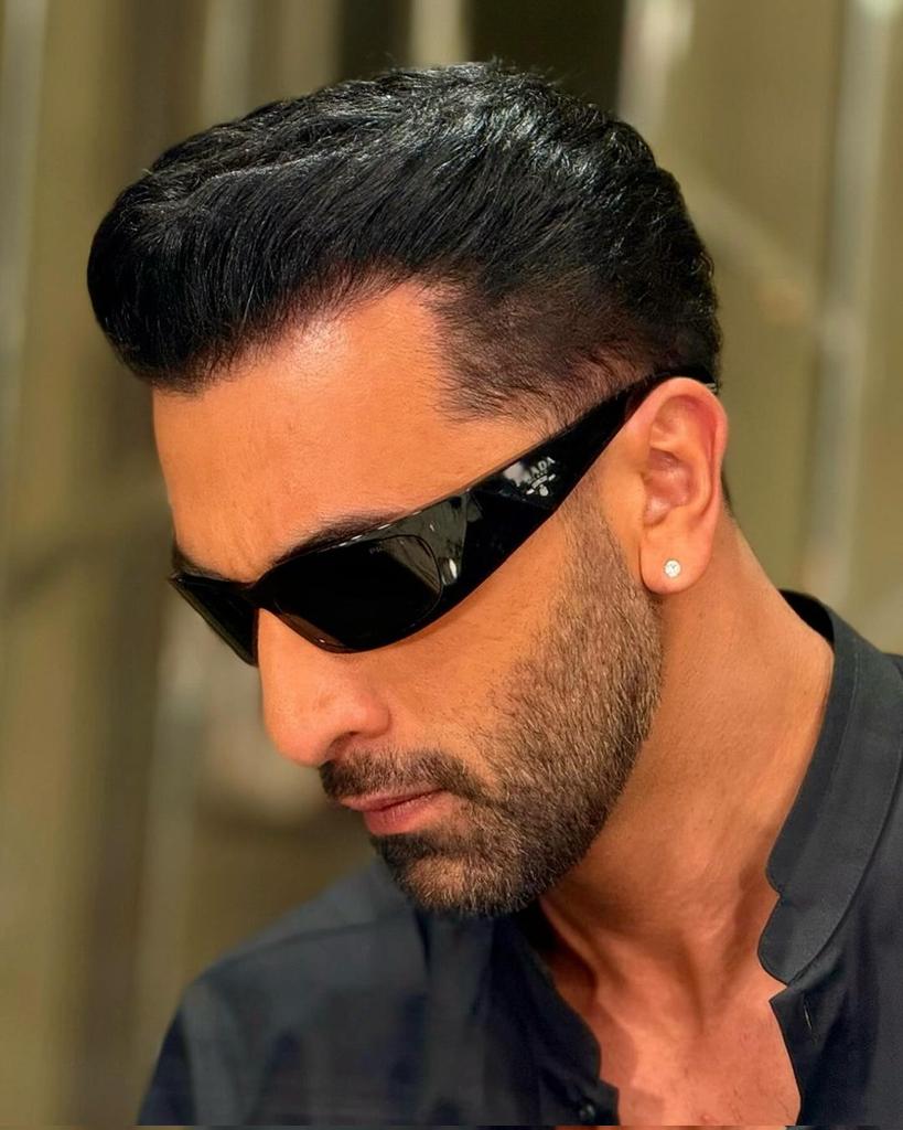 __GoodBoy____'s tweet photo. Jab se yeh pic leak hua hai tab se jealous fd aur jyada jaalne lage and insecure fd aur bhi insecure hone lag gaye 

As a #RanbirKapoor fan I'm enjoying it 😜 https://t.co/PlyyUly2mC