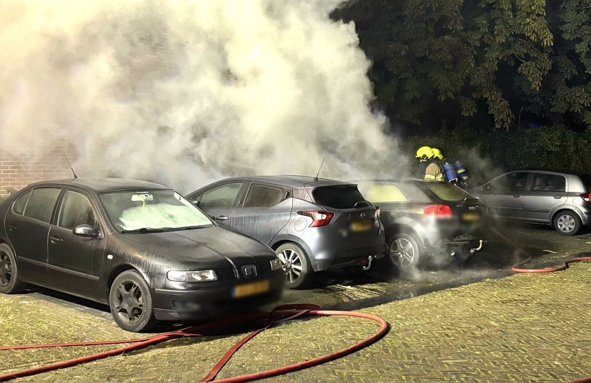 Veel schade bij autobrand in Hem