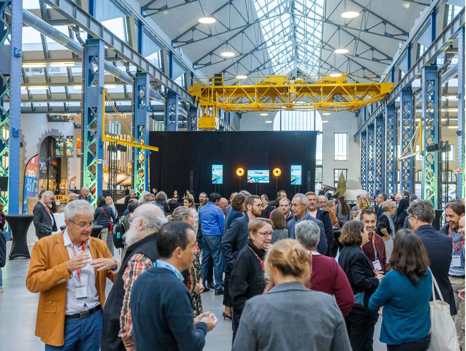 PuertoDeSevilla's tweet photo. 🟠 Estamos presentes en la #SeaTechWeek, que se celebra en Brest 🇫🇷
🔊 Elisa Oyonarte, responsable de Innovación en el @PuertoDeSevilla, participa en la mesa “Puertos como HUBs energéticos y nodos en los corredores de energía marítimos”.
#MaritimeEnergyCorridors #HYDEA https://t.co/ayKofNSzNU