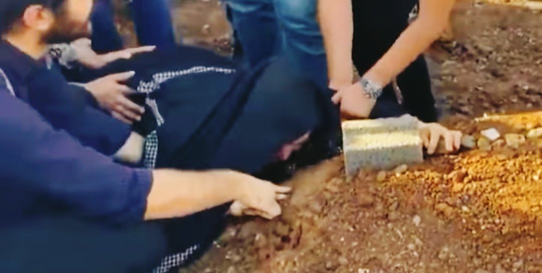 Cesedi 18 gün sonra Van Gölü'nde bulunan, Yüzüncü Yıl Üniversitesi, Eğitim Fakültesi, Çocuk Gelişimi öğrencisi Rojin Kabaiş, memleketi Diyarbakır'da toprağa verildi. Gencin ölüm nedeni araştırılıyor.
#üniversiteli #öğrenci #kyk #kykyurt #yks #zkuşağı #tıpfakültesi #tıpfak #kpss