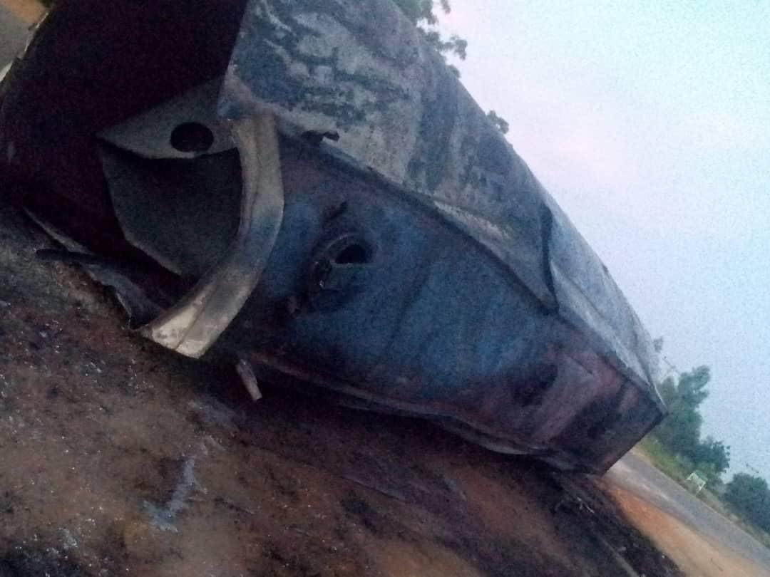 #BREAKING 🇳🇬At least 94 people died in northern Nigeria when a tanker exploded while locals were collecting spilled fuel. 

The explosion occurred late Tuesday in Majiya, Jigawa state, after the driver lost control, causing the tanker to overturn and spill fuel into a drainage