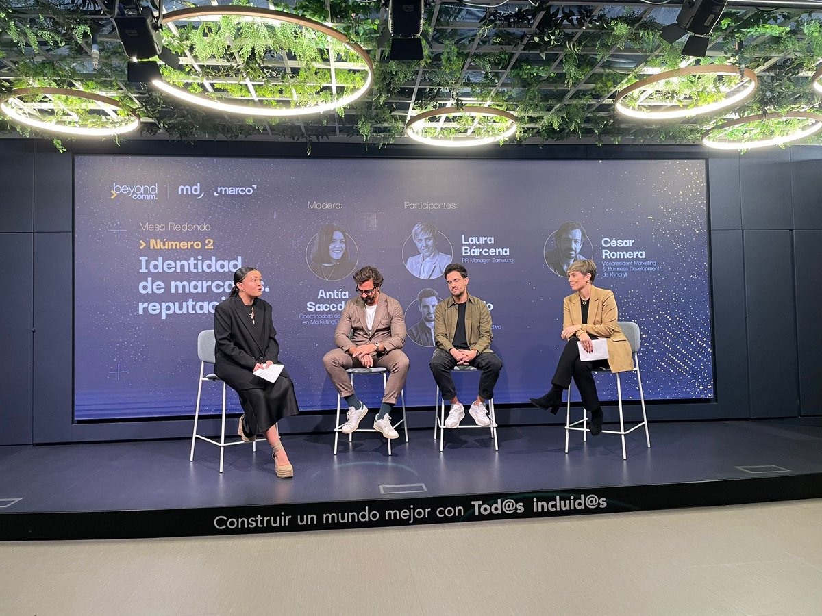 mkdirecto's tweet photo. Hemos tenido a @SamsungEspana y @Kyndryl para hablar sobre la “Identidad de marca vs.reputación” en esta mañana de #BeyondCommunication 🤝🏻

@mkdirecto junto a @marco_agency 👩🏻‍💻 https://t.co/DS1ZwxuhGF